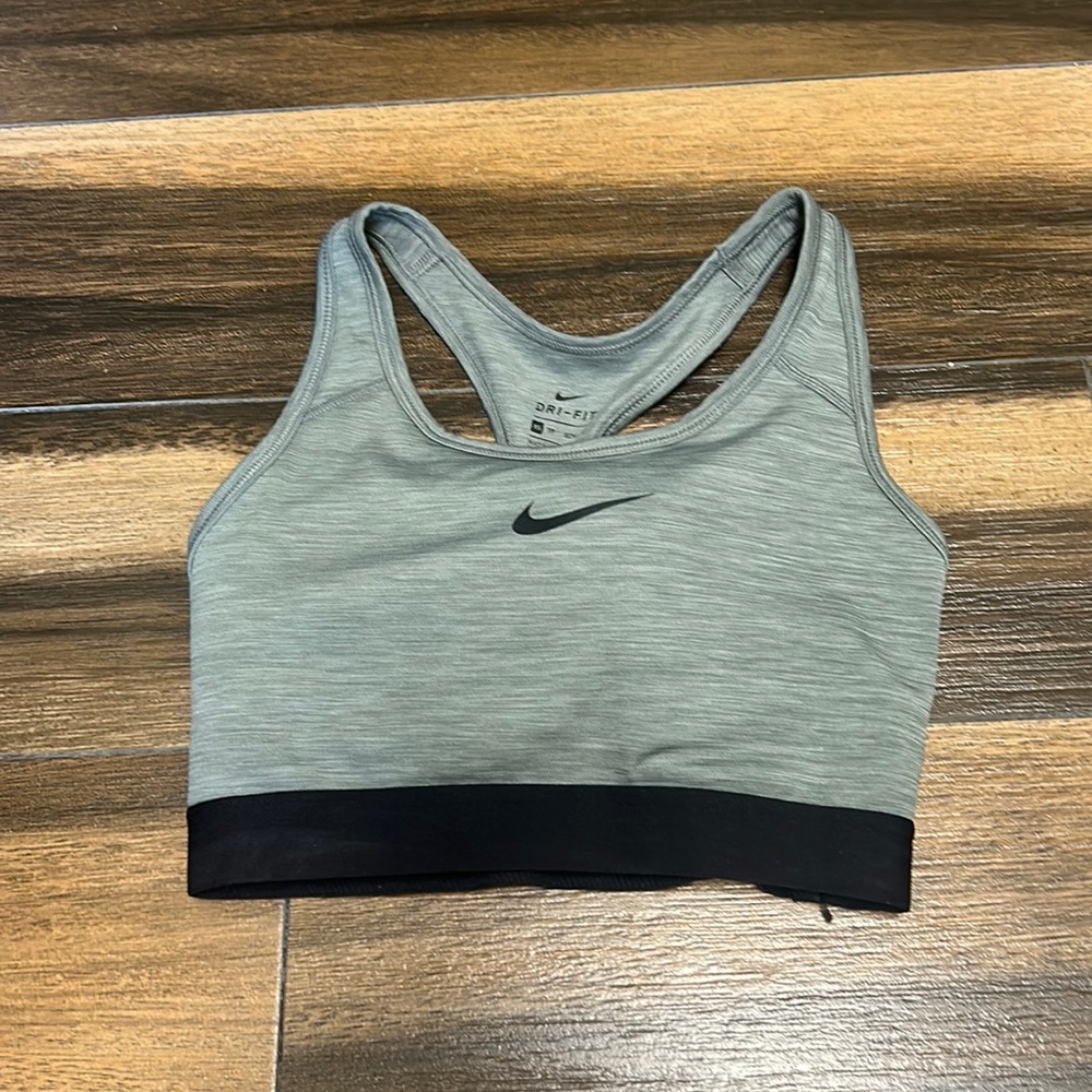 Women’s sports bra. Size XS. Removable padding inside.